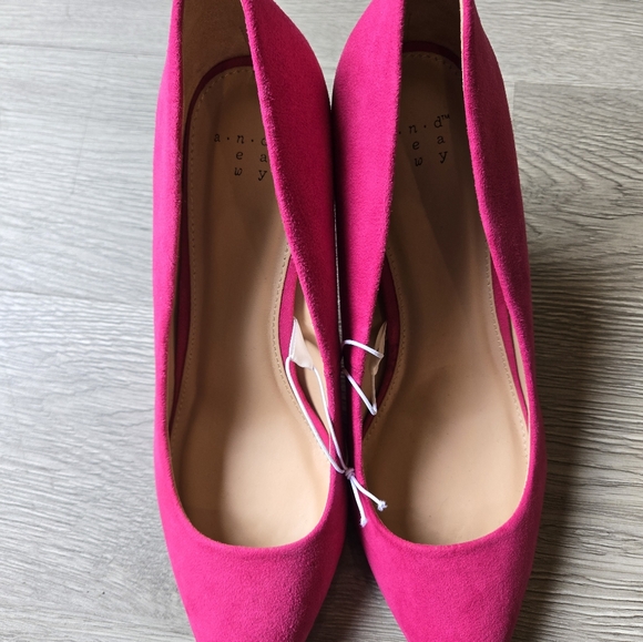 NEW Faux Suede Heels A New Day Size 8.5 Hot Pink - Picture 2 of 9